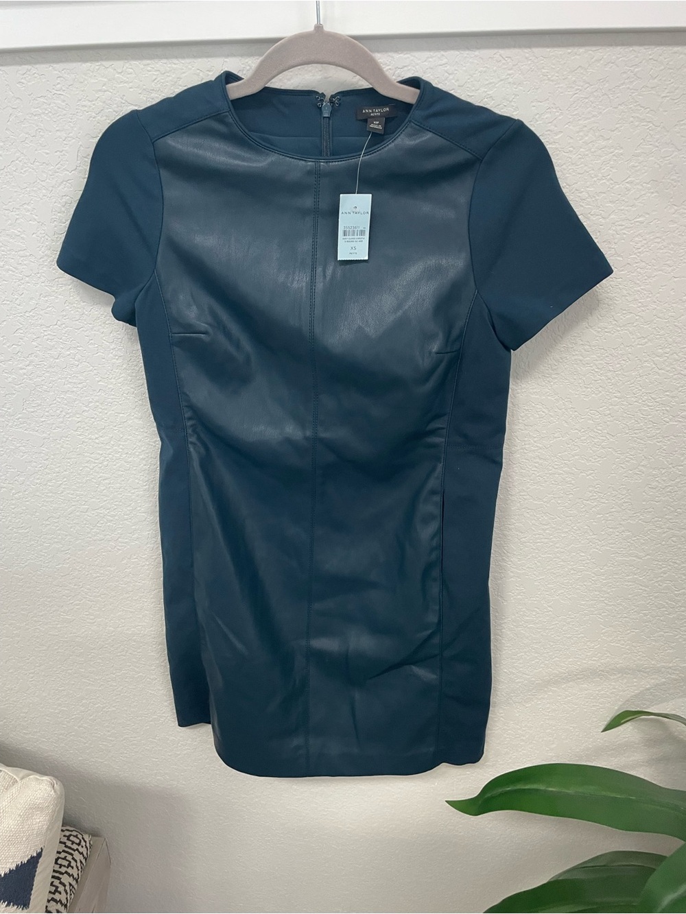 Ann Taylor Navy Faux-Leather Paneled Short Sleeve Sheath Dress XSP